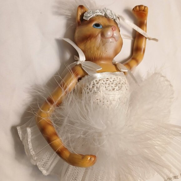Beautiful Cat Ballet Figurine ornament décor - Picture 9 of 9
